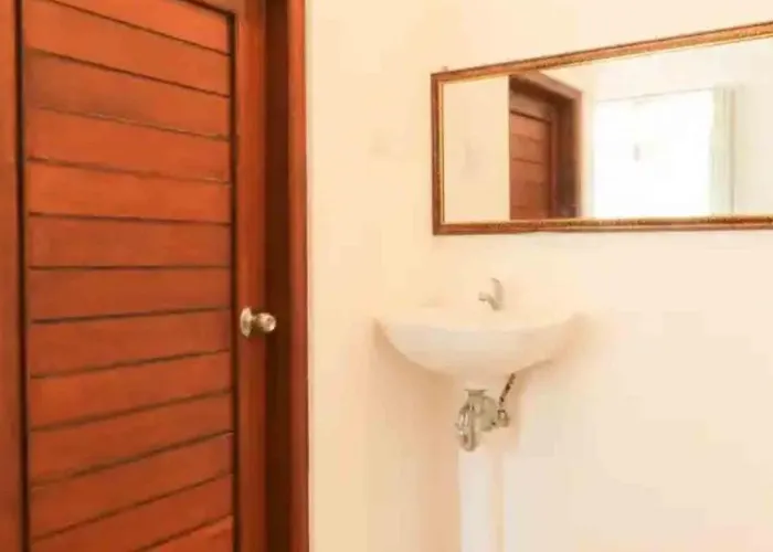 Kelapa Redpartner Guest house